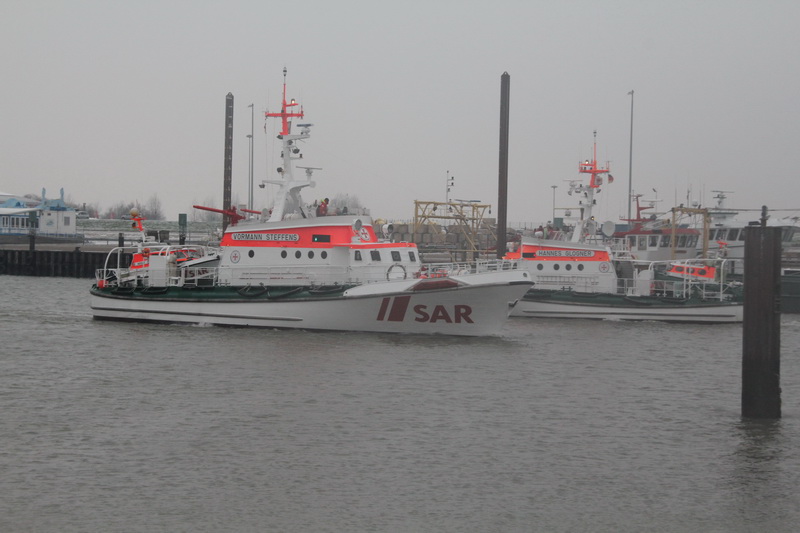 13DP-2012-042 Bild0075c.JPG - Auslaufen des SK VORMANN STEFFENS nach Helgoland